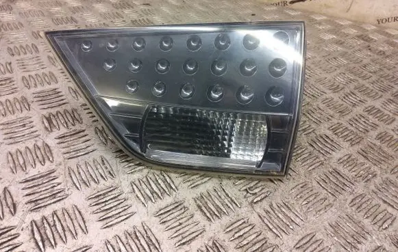Mitsubishi Outlander Tailgate rear/tail lights