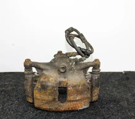 Volkswagen PASSAT B8 Front brake caliper