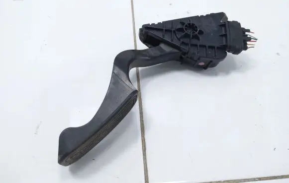 Lexus RX III Accelerator throttle pedal 1988003050