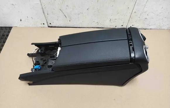 Mercedes-Benz C W205 Center console 1271495E A2055404913