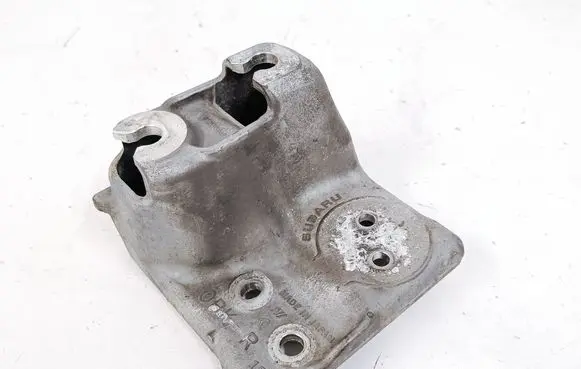 Subaru Outback (BS) Engine mounting bracket