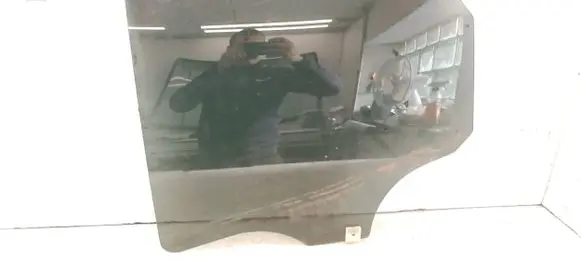 Rear door window glass
