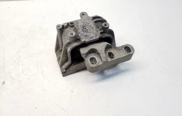 Volkswagen PASSAT B7 Engine mount bracket 1K0199262CR