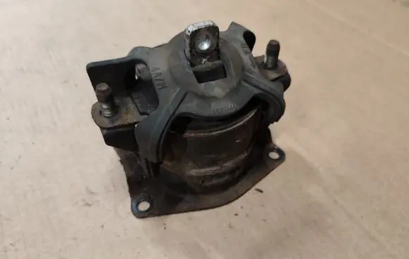Honda Accord Engine mount bracket