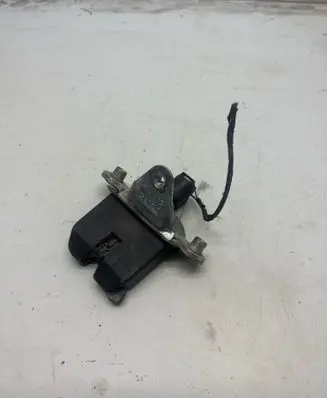Skoda Octavia Mk1 (1U) Tailgate/trunk/boot lock/catch/latch 1Z5827501C 1Z5827501D