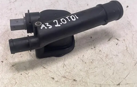 Audi A3 S3 8P Engine coolant pipe/hose 038121132G