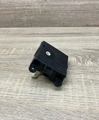 Nissan Primera Air flap motor/actuator 3C27030840