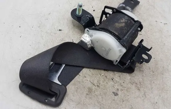Honda Accord Middle seatbelt (rear) 70932087E