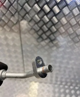 Air conditioning (A/C) pipe/hose