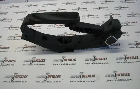Mercedes-Benz S W221 Accelerator throttle pedal A2203000104
