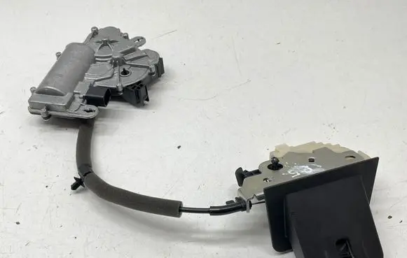 Loading door lock
