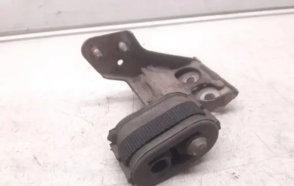 Nissan Navara D40 Muffler mount bracket/holder 91166194