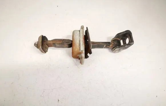 Skoda Octavia Mk2 (1Z) Rear door check strap stopper