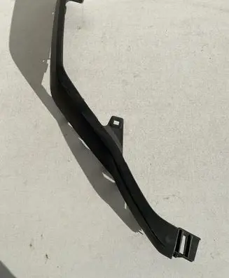 Front bumper splitter molding