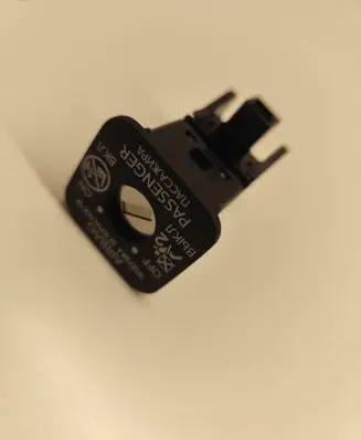Passenger airbag on/off switch