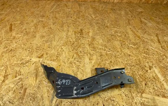Seat Leon (5F) Fender mounting bracket 5FA805371 5FA821167