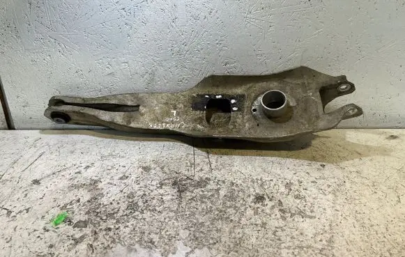 Chrysler 200 Rear upper control arm/wishbone