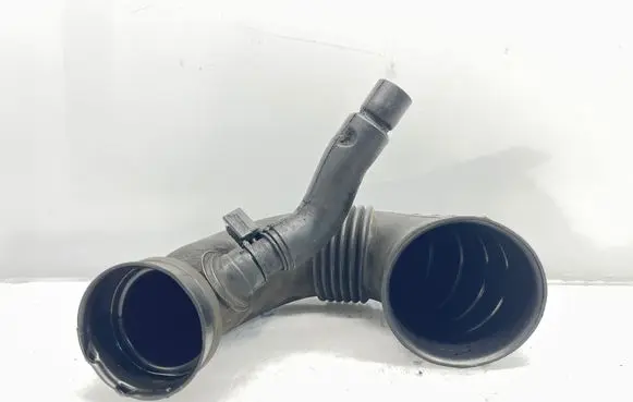 Mercedes-Benz E W211 Turbo air intake inlet pipe/hose A6470940097