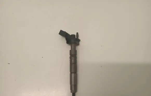 Mercedes-Benz S W222 Fuel injector 0445116026