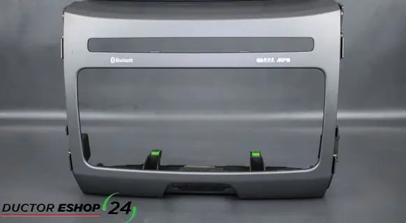 KIA Sportage Radio/GPS head unit trim 847403U035