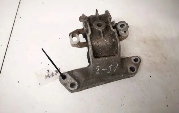 Citroen C5 Engine mount bracket