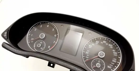 Volkswagen PASSAT B7 USA Speedometer (instrument cluster) 561920960B