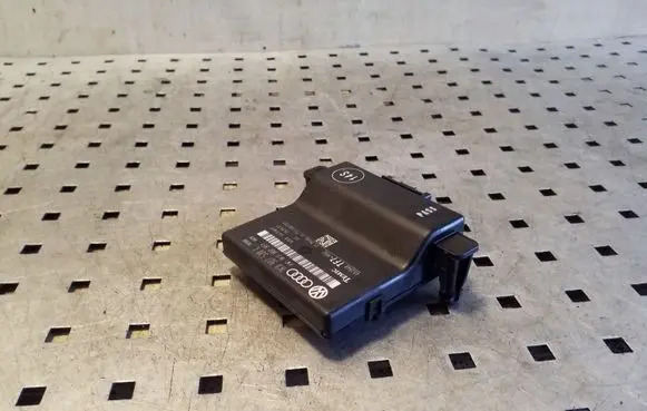 Audi TT TTS Mk2 Gateway control module 1K0907530L 1K0907951