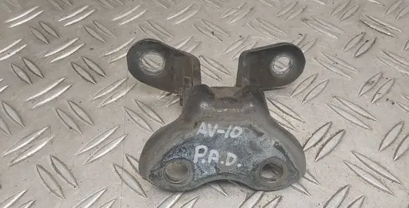 Toyota Avensis T270 Front door lower hinge 