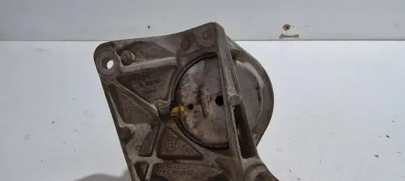 BMW 5 E60 E61 Engine mounting bracket 6761117 6769874