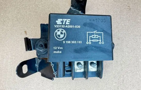 BMW 5 F10 F11 Coolant fan relay 9198302