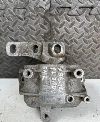 Volkswagen PASSAT B6 Engine mount bracket 1K0199262CN