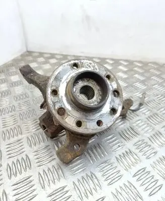 Opel Astra H Front wheel hub 13111670