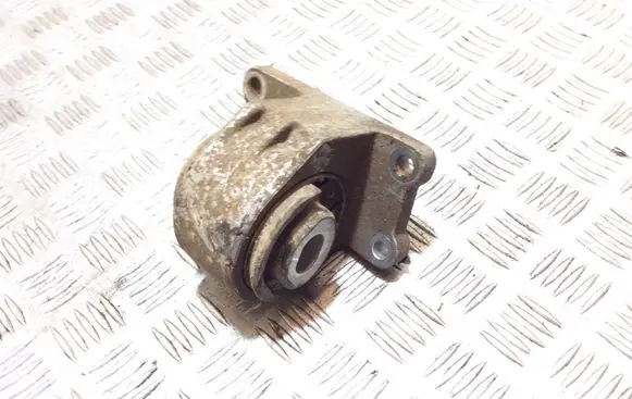 Engine mount bracket