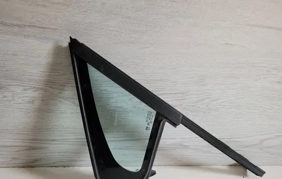 Peugeot 2008 I Front door window glass four-door 980147608