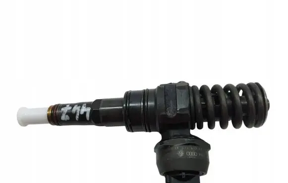 Volkswagen Sharan Fuel injector 038130073AK