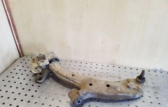 Honda CR-V Front lower control arm/wishbone