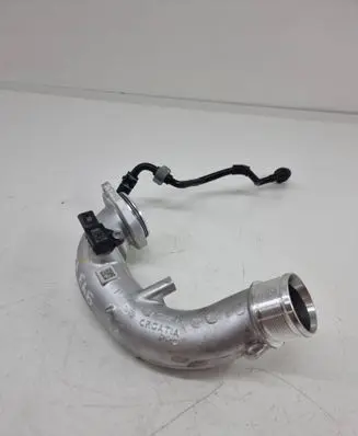 Porsche Cayenne (9Y0 9Y3) Intercooler pipe mounting bracket 4m0145681a