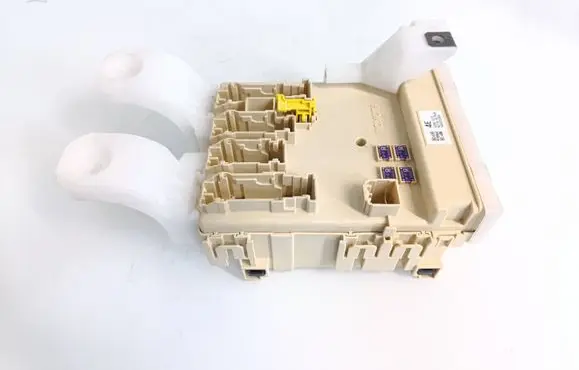 Toyota RAV 4 (XA40) Fuse module 8922142130 2380003162 63583372