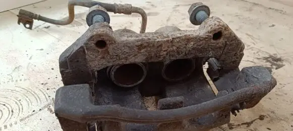 Jeep Grand Cherokee (WK) Front brake caliper