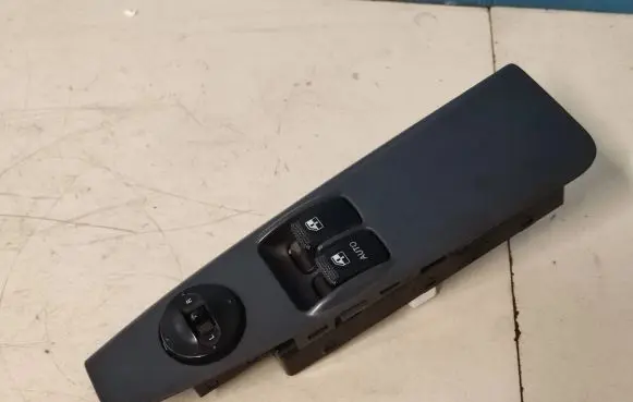 KIA Cerato Electric window control switch 621W05770