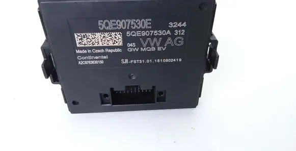 Volkswagen Golf VII Gateway control module 5QE907530E
