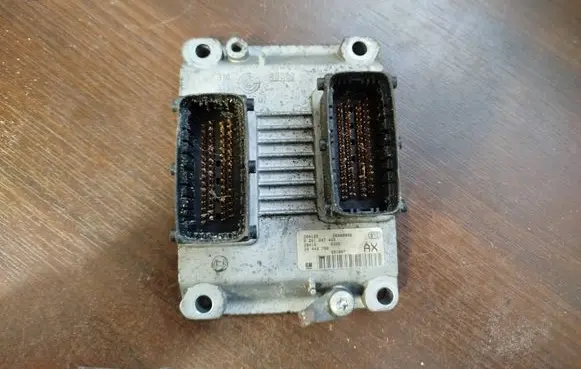 Opel Astra H Engine control unit/module 24443796 0261207423
