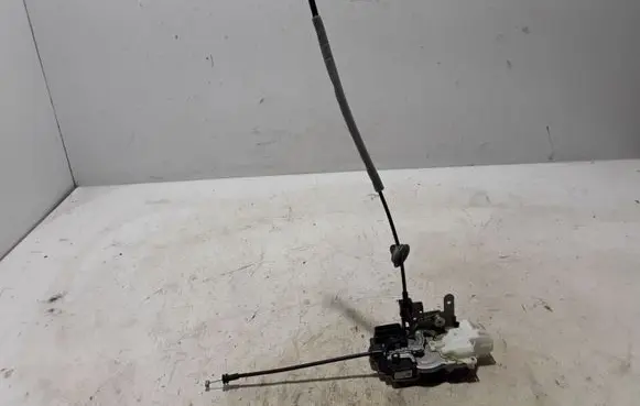 Volvo V40 Front door lock 31391823