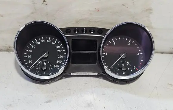Speedometer (instrument cluster)