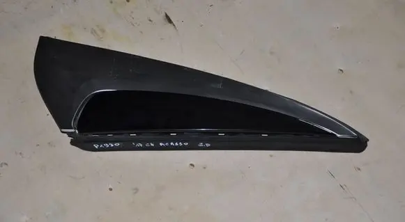 Citroen C4 II Picasso Rear door glass trim molding 9677095980