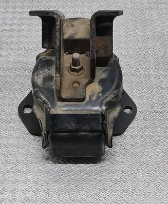 Mitsubishi Pajero Engine mount bracket MR374898