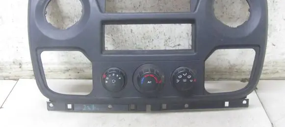 Renault Master III Dashboard center trim panel 682600025R