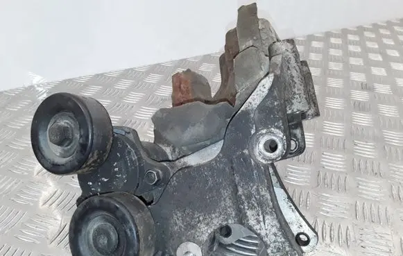 Hyundai Sonata Engine mounting bracket