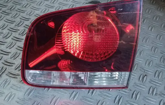 Tailgate rear/tail lights