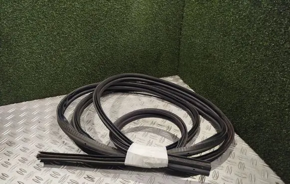 Opel Vivaro Seal rubber (tailgate) 